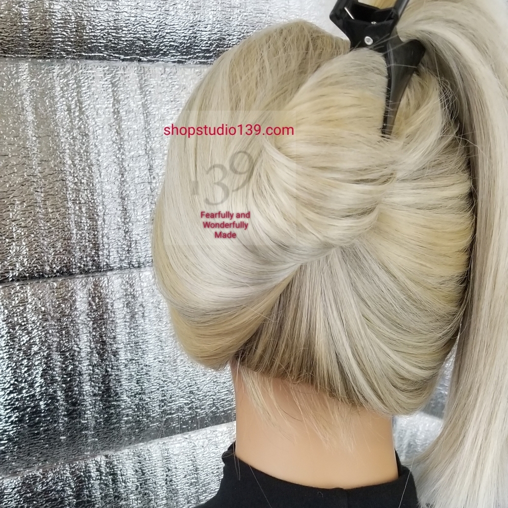 Sexy blonde ombre lace front wig - Picture 6 of 6